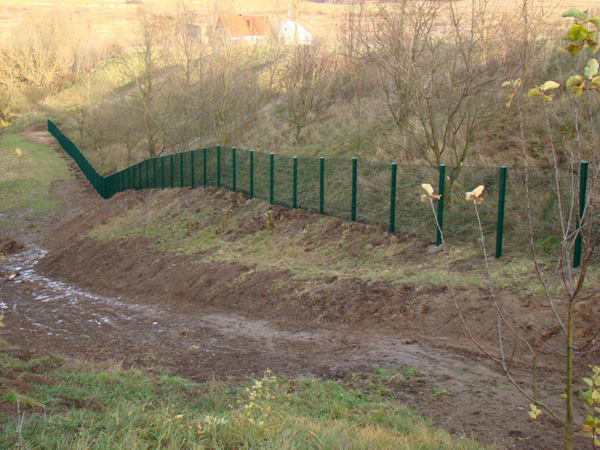 Ogrodzenie paneleowe z kratą skośną bez podmurówki. Fot.: ABTech